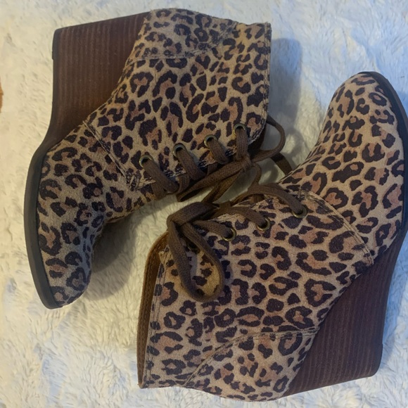 Lucky Brand Leopard Print Women’s Wedge Boots 6.5 - Picture 4 of 11